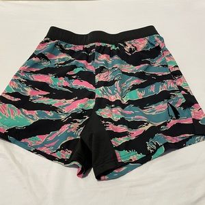 TACHUNTFISH shorts
